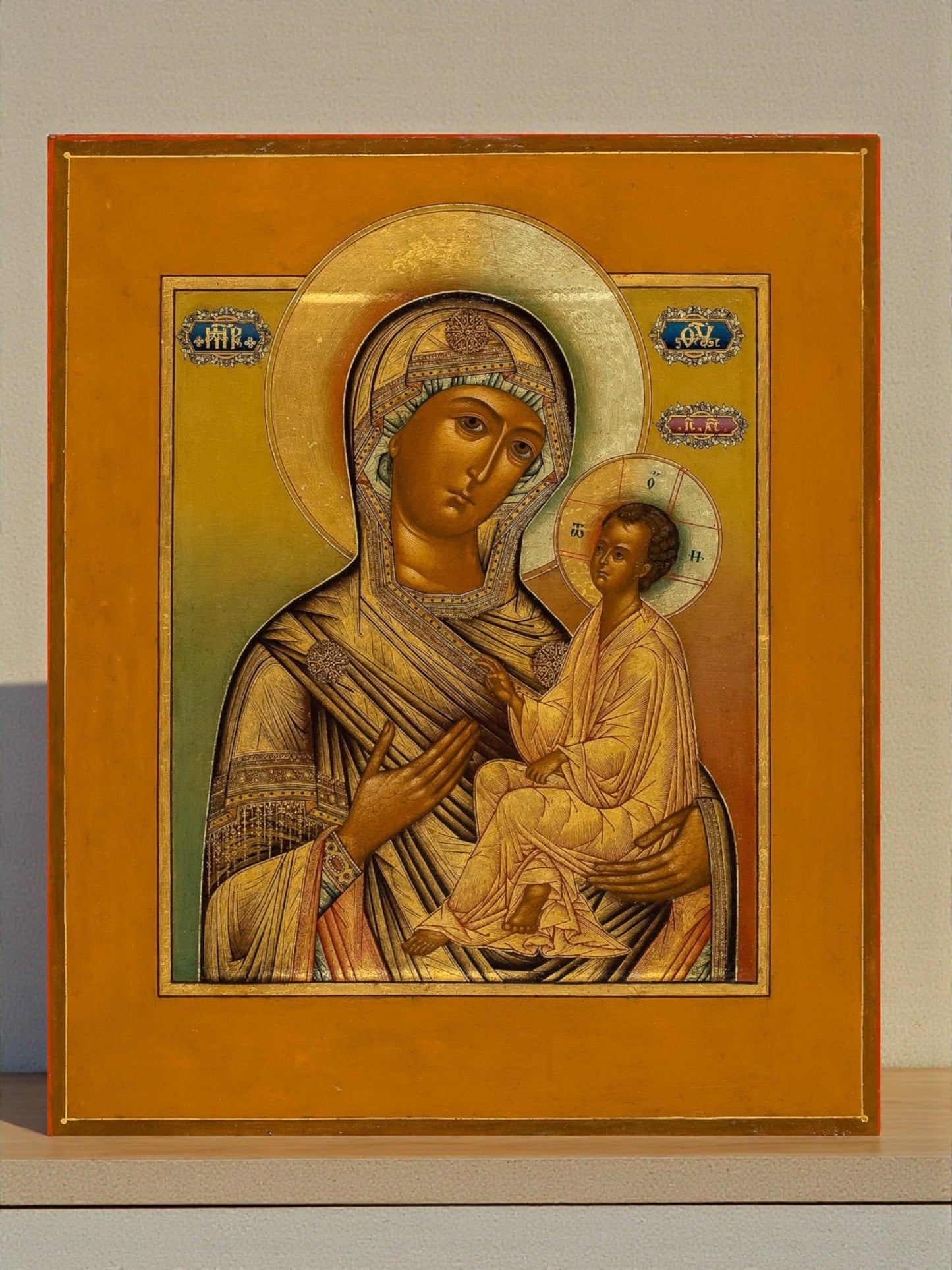 Virgem Maria, Mãe de Deus, Theotokos de Tikhvin. Ícone ortodoxo de madeira.