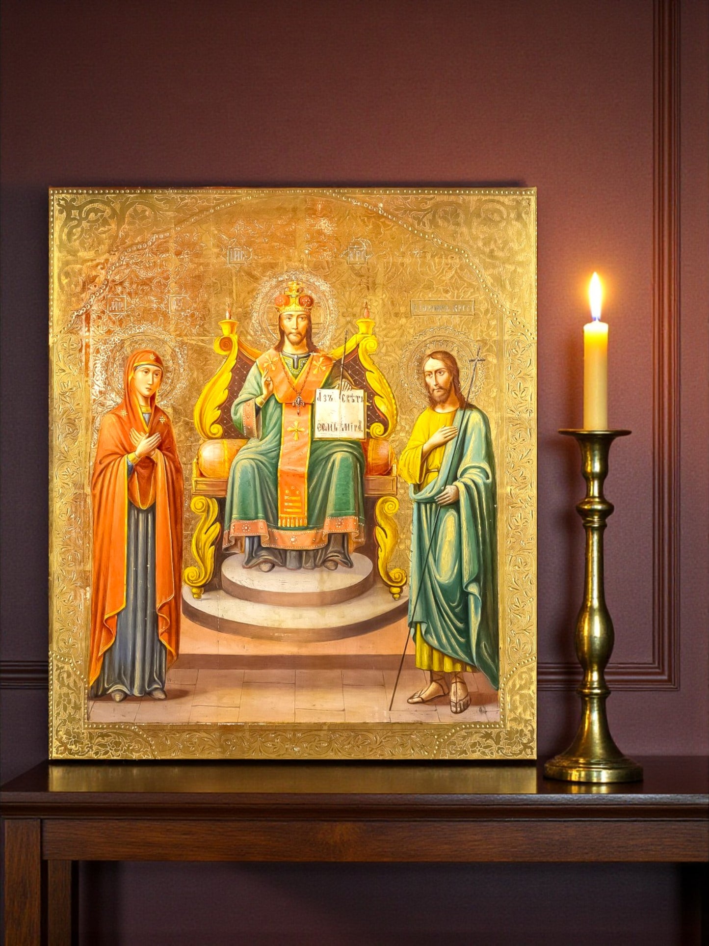 Senhor Jesus Cristo, o Salvador Todo-Poderoso, no trono (ícone da Deesis). Ícone ortodoxo de madeira.