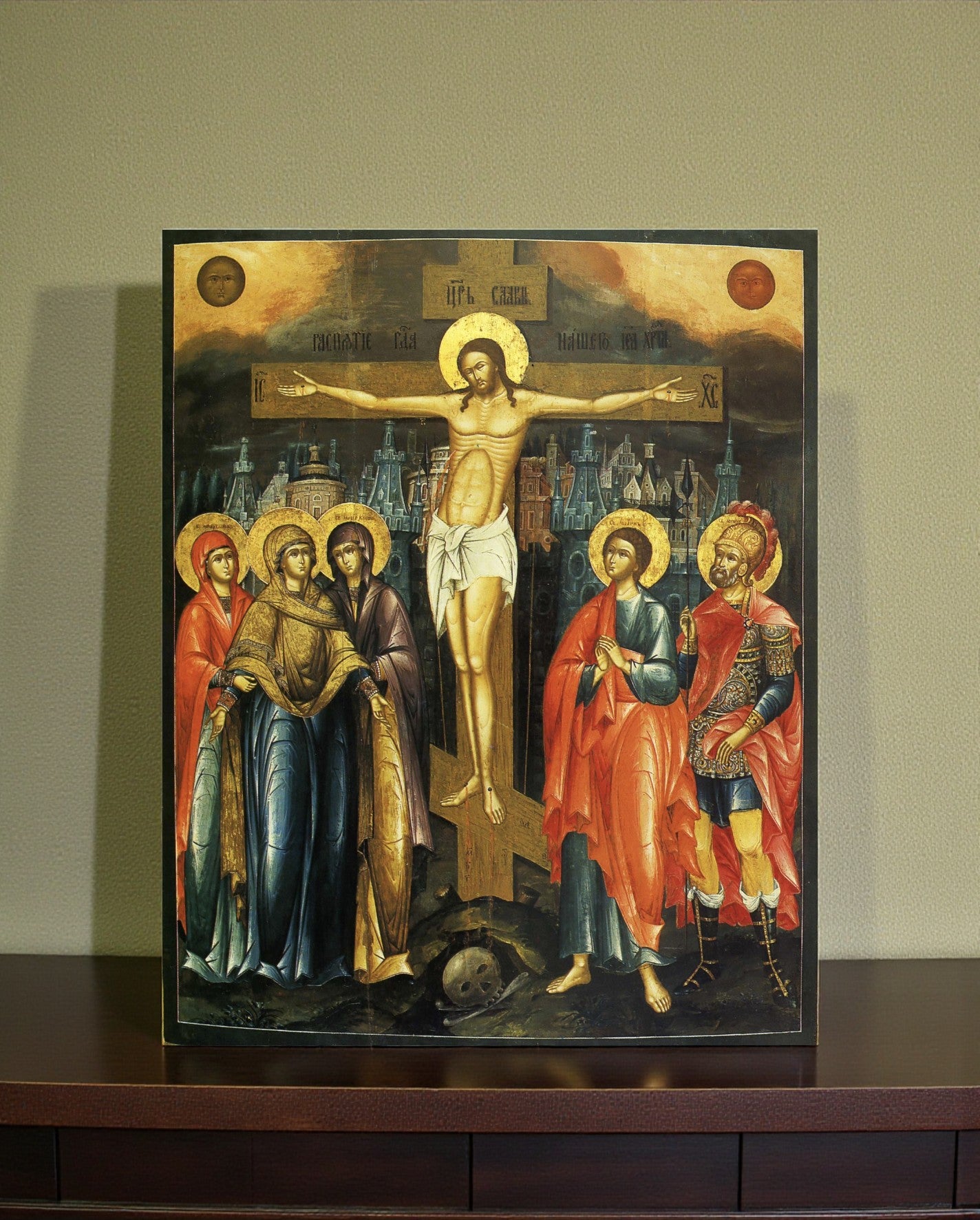 A Crucificação de Jesus Cristo. Ícone ortodoxo de madeira.