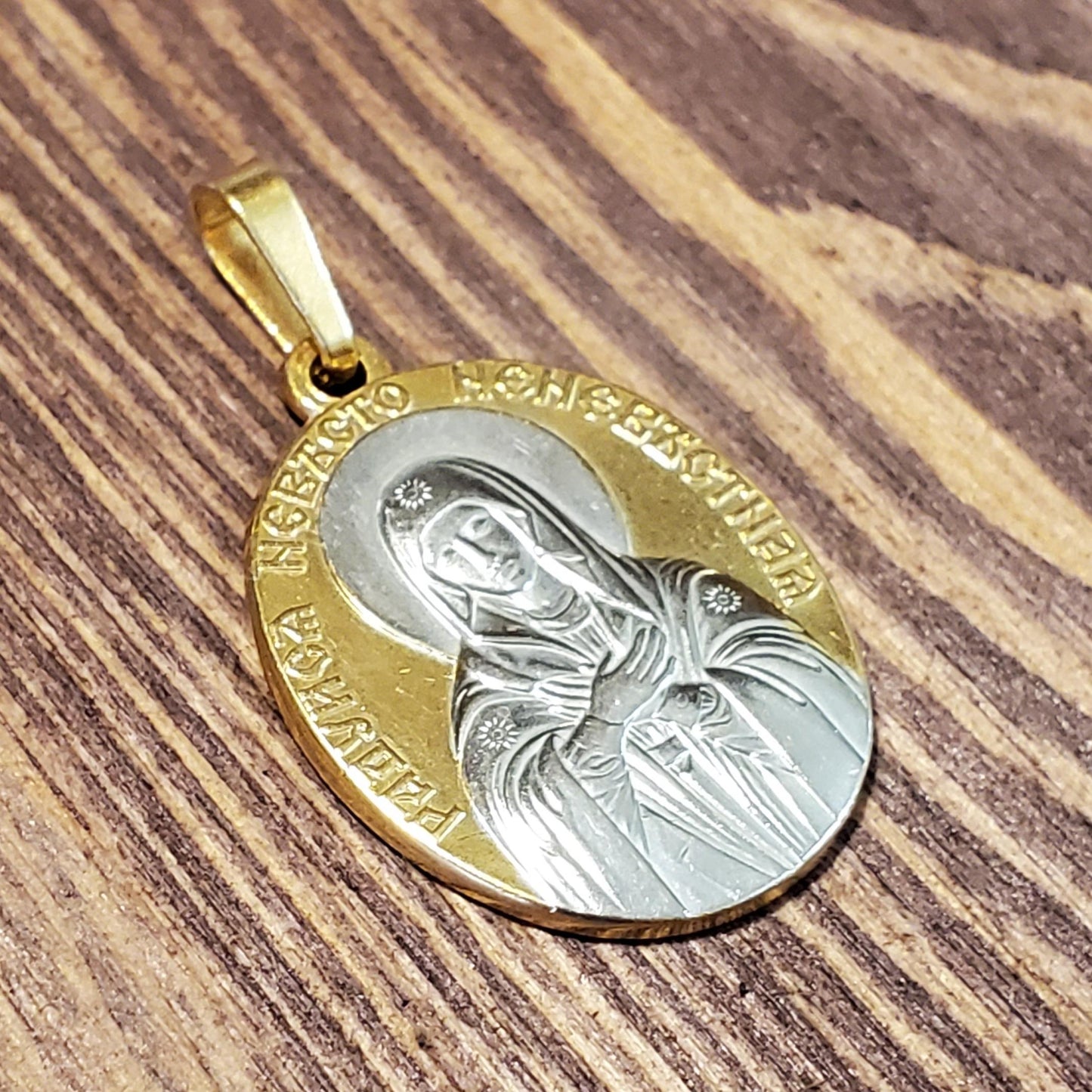Collier pendentif Icône de la Mère de Dieu "Tendresse" ("Réjouis-toi, Mariée de la Mariée")
