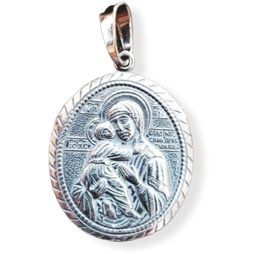 Collier pendentif avec la Mère de Dieu plaqué argent